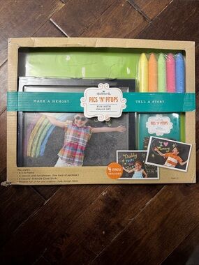 Hallmark Pics ‘N’ Props